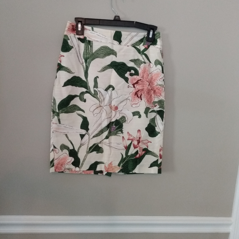 Ann Taylor floral lilies cotton pencil skirt